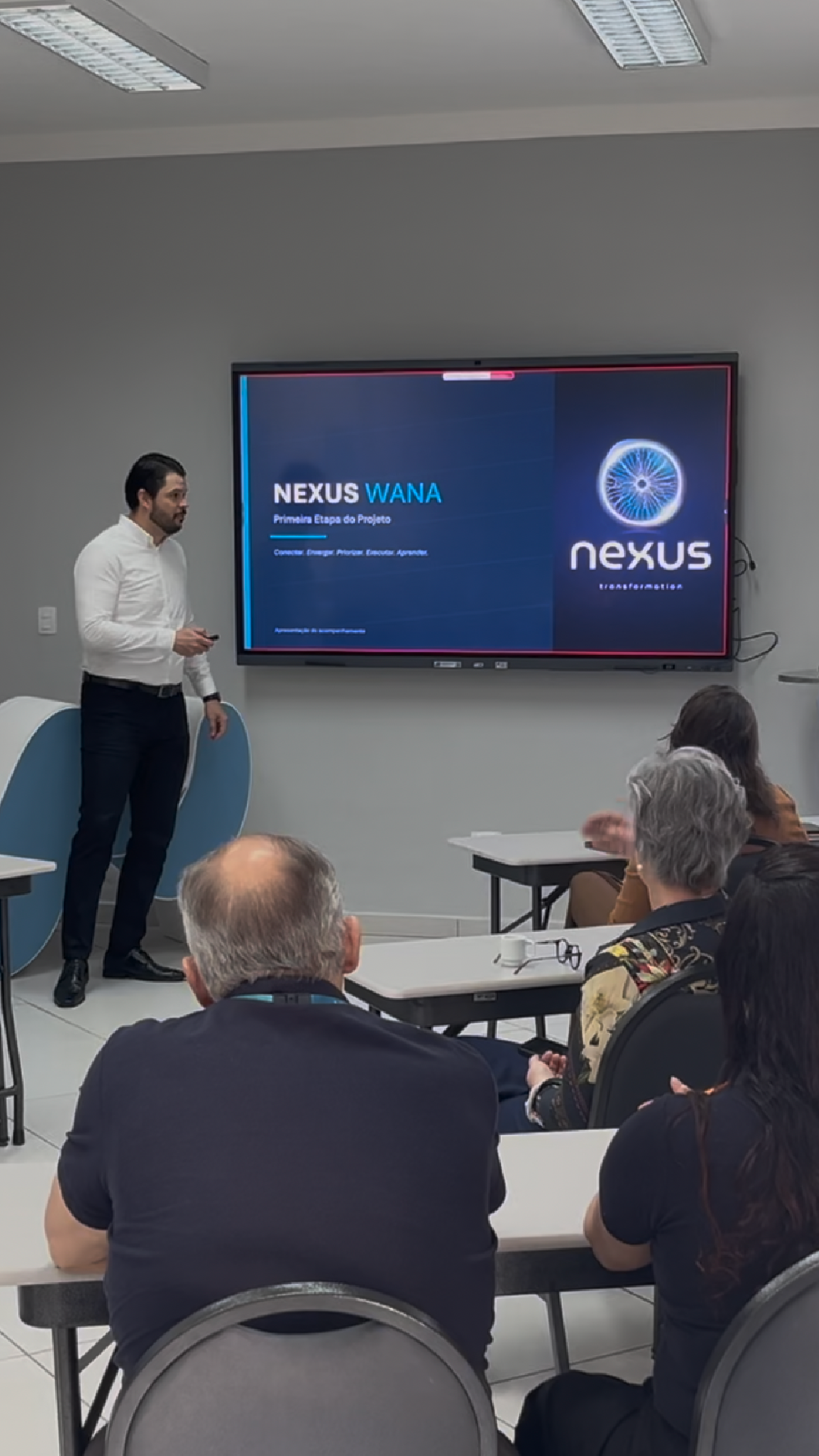 Abertura do kickoff com a apresentação Nexus WANA na tela