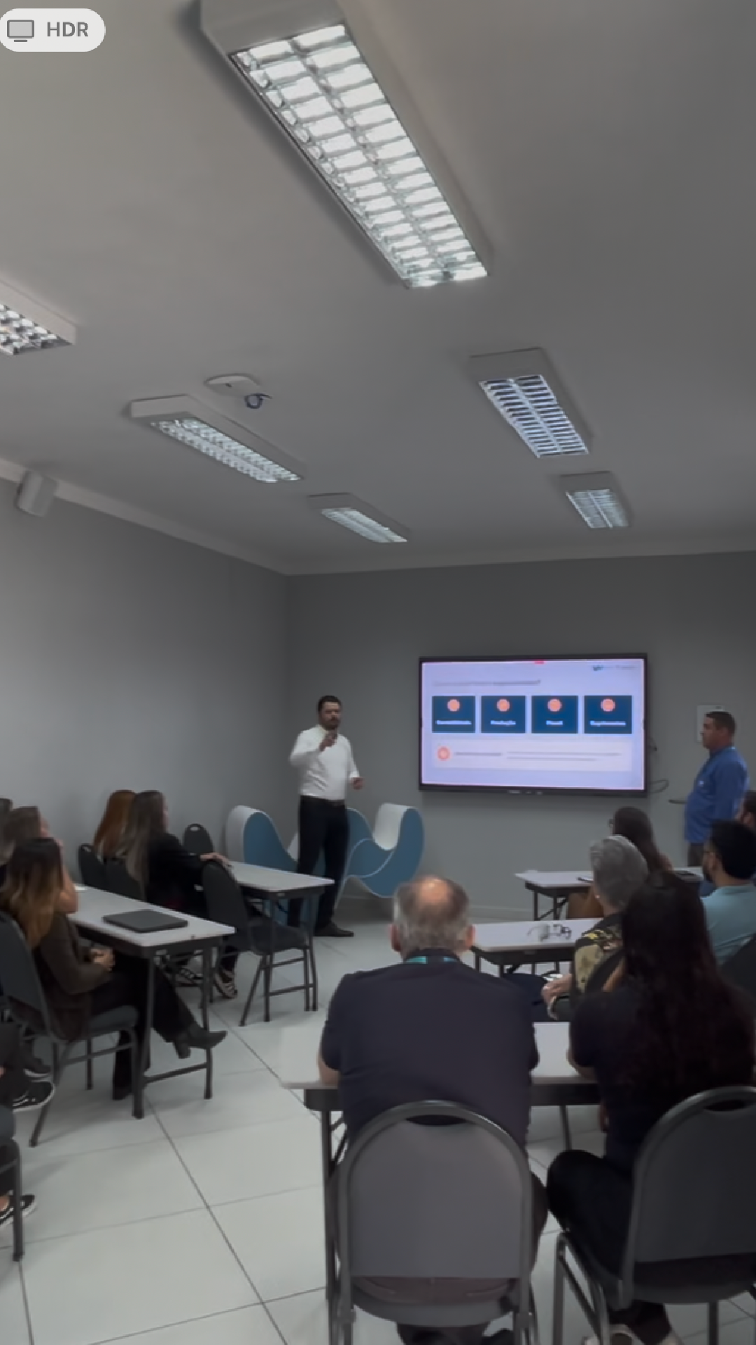 Vista geral da sala durante a apresentação do kickoff